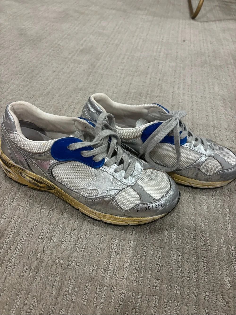 Dad sneaker in silver laminated